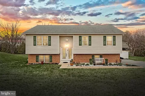 13 Haverford Cir, Manchester, PA 17345