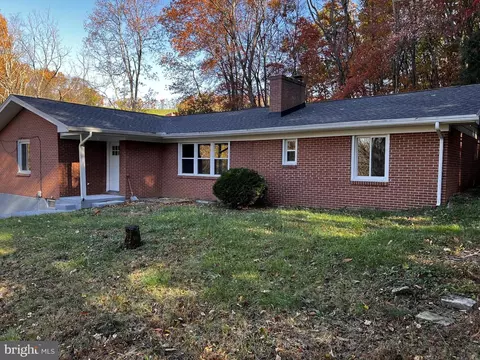 12127 Bohr Ct, Glen Rock, PA 17327