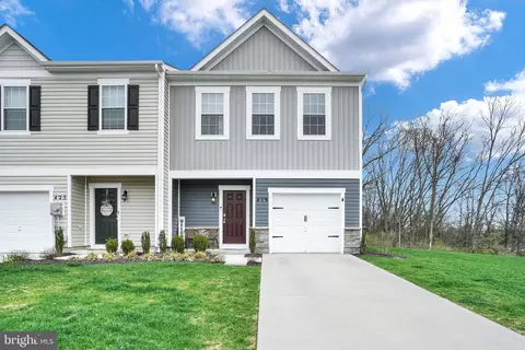 415 Locust Run Dr, York, PA 17404