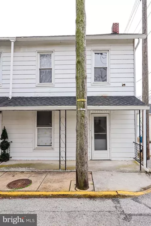 52 E Constitution Ave, Spring Grove, PA 17362