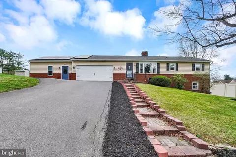 231 Kirsta Ln, Dallastown, PA 17313