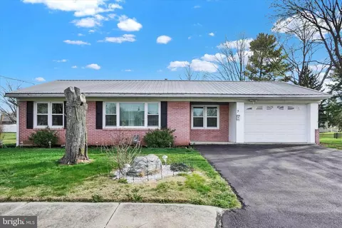 7 Willow Run Rd, Dover, PA 17315