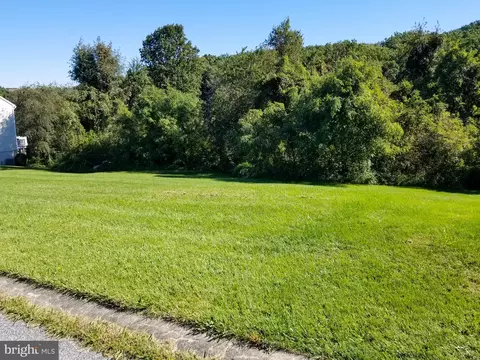 35 Percheron Dr, York, PA 17406