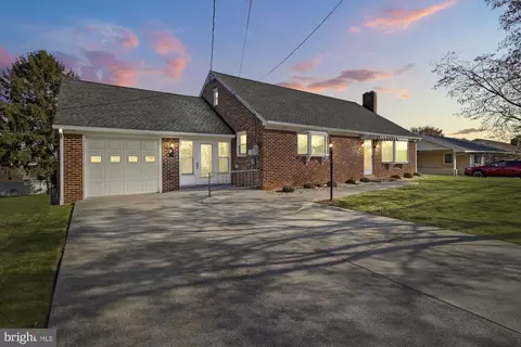 4119 Grandview Rd, Hanover, PA 17331