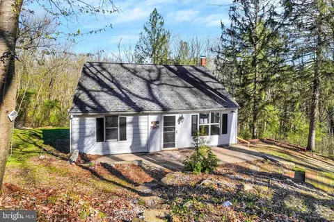 1322 Grove Ln, Seven Valleys, PA 17360