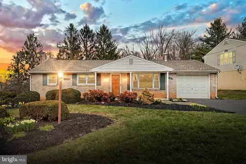 223 W Forrest Ave, Shrewsbury, PA 17361