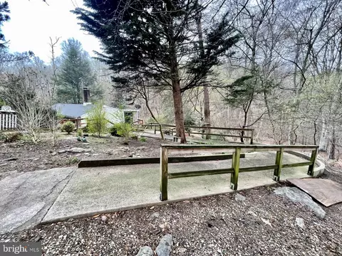 75 W Riverview Rd, Delta, PA 17314