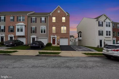 812 Blossom Dr, Hanover, PA 17331