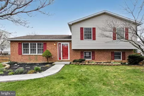 11 Garden Ln, Hanover, PA 17331