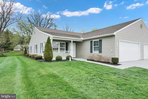 1318 Pleasant View Dr #70, Spring Grove, PA 17362