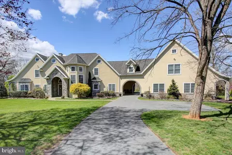 15 Manor Dr, Dillsburg, PA 17019