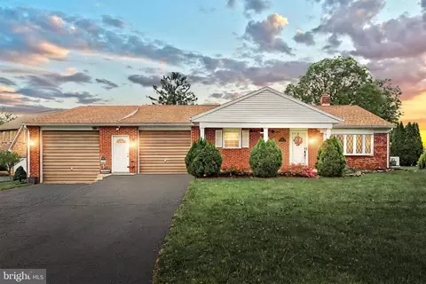 14 Longview Rd, Seven Valleys, PA 17360