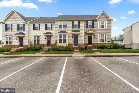 7923 Erinvale Ln, Seven Valleys, PA 17360