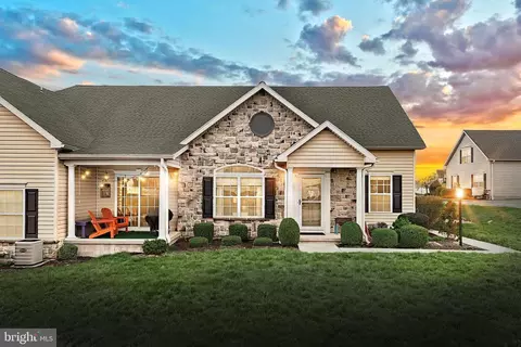 14 Dolomite Dr #21D, York, PA 17408