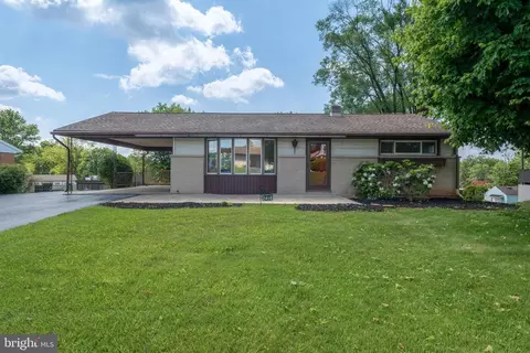 2418 Berkshire Ln, Dover, PA 17315