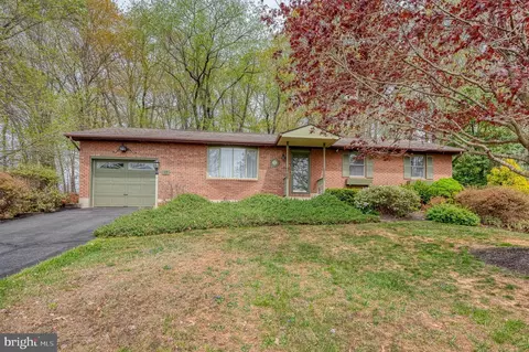 17 Bluebird Trl, Delta, PA 17314