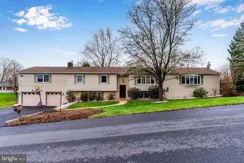 661 Diane Dr, Etters, PA 17319