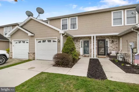 207 Autumn Woods Ct, Dillsburg, PA 17019