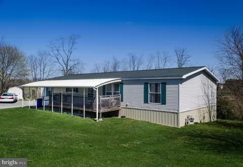1 Falkirk Ct, Stewartstown, PA 17363