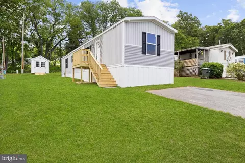 4 Canyon Dr, York, PA 17406