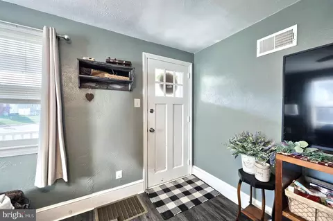 Entry Way - 53 2nd St, Windsor, PA 17366 photo 1 of 3
