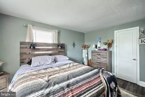 Bedroom - 53 2nd St, Windsor, PA 17366 photo 2 of 5