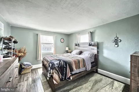 Bedroom - 53 2nd St, Windsor, PA 17366 photo 1 of 5