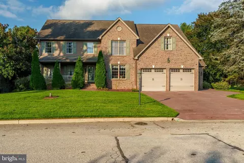 7 Holly Ct, Hanover, PA 17331