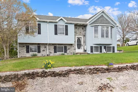 34 N Seasons Dr, Dillsburg, PA 17019