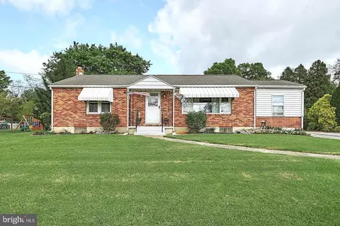 90 Claystone Rd, York, PA 17408