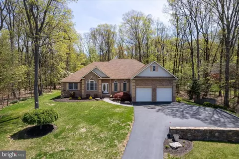 3812 Eagle Ridge Ct, Hanover, PA 17331