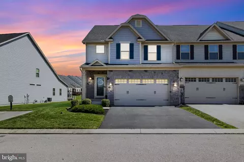 1202 Fieldbrook Cir #20, York, PA 17403