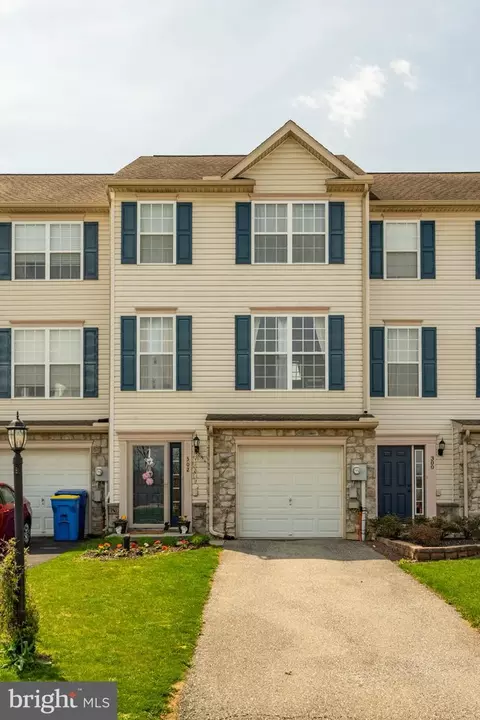 302 Mesa Ln, York, PA 17408