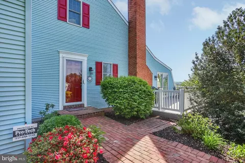 100 Carriage Hill Ln #100, York, PA 17406