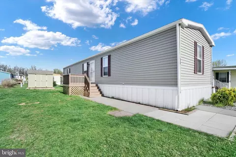 90 Chesapeake Est, Thomasville, PA 17364