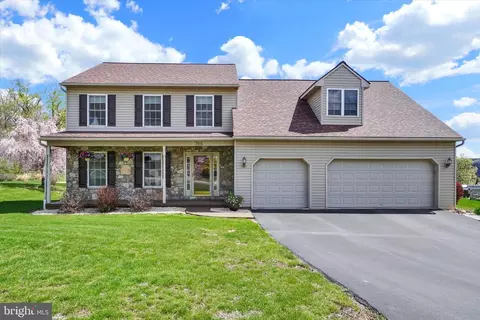 765 Apple Tree Ln, Mount Wolf, PA 17347