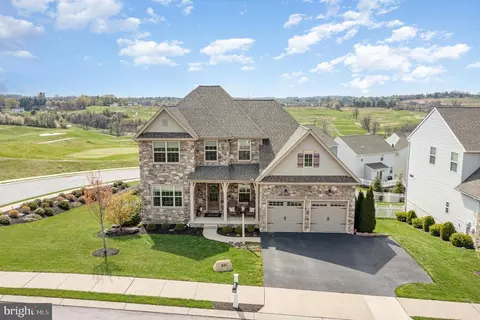 601 Hennyson Dr, York, PA 17402