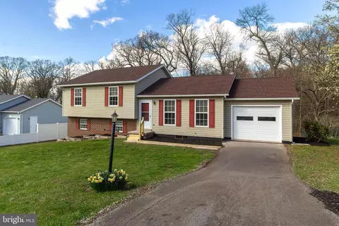 316 Azalea Dr, Hanover, PA 17331