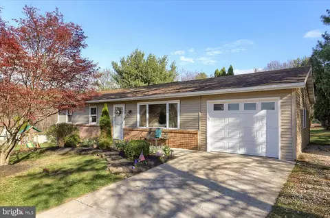 732 Capri Cir, Lewisberry, PA 17339