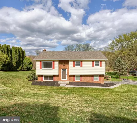 57 Panorama Ln, Hanover, PA 17331