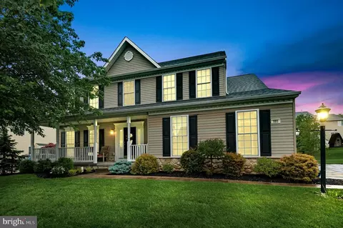 985 Silver Maple Cir, Seven Valleys, PA 17360