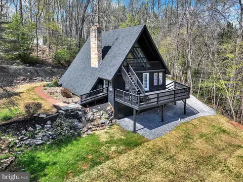 435 Conewago Dr, Dover, PA 17315