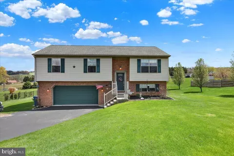 2241 Stoverstown Rd, Spring Grove, PA 17362