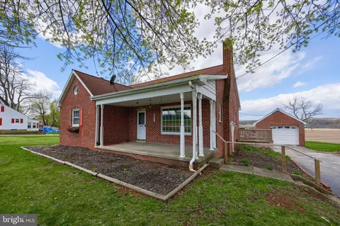 5713 York Rd, Spring Grove, PA 17362