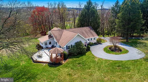 1285 Homewood Rd, York, PA 17402