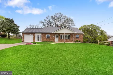 111 N Camp St, Windsor, PA 17366