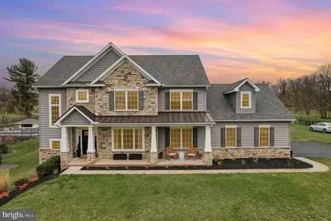 96 Foxfire Ln, Lewisberry, PA 17339