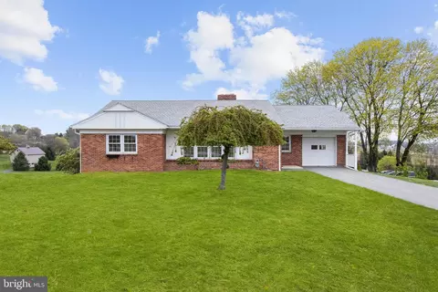 121 N Camp St, Windsor, PA 17366