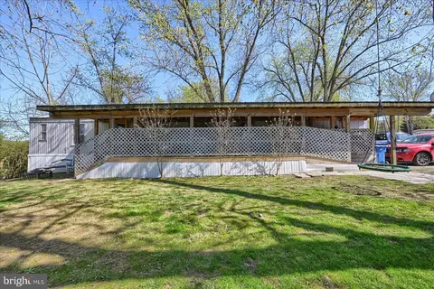 563 Pine Dr, York, PA 17406