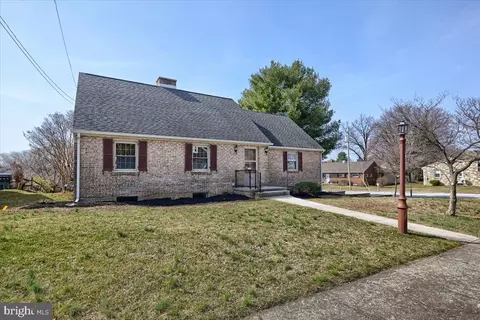 220 N Stephen Pl, Hanover, PA 17331
